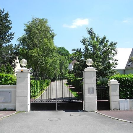 La Clémencerie Chambre d'hôtes L'Etang-la-Ville Exterior foto